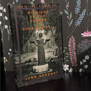 Midnight in the Garden of Good and Evil by John Berendt paperback Book EUC